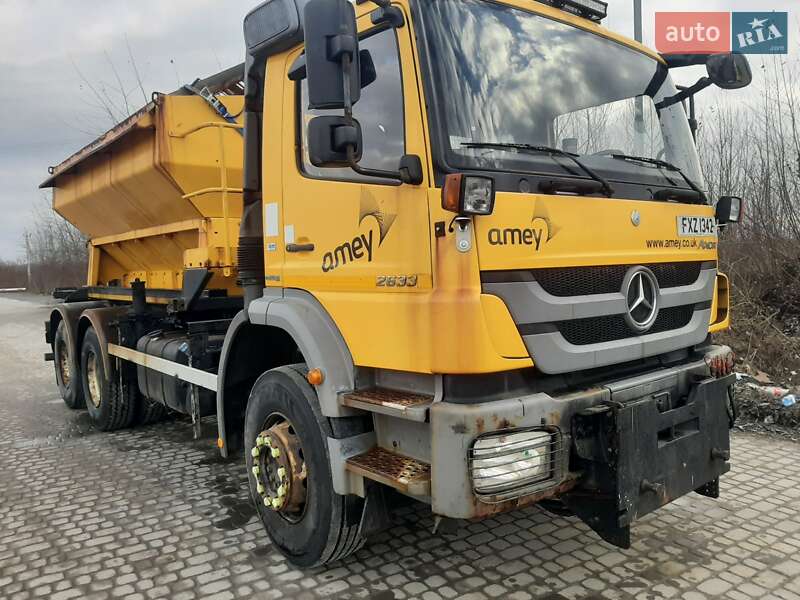 Пескоразбрасывающая машина Mercedes-Benz Axor 2012 в Львове
