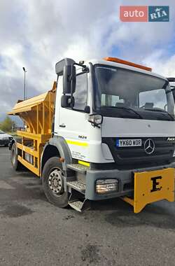 Пескоразбрасывающая машина Mercedes-Benz Axor 2010 в Львове