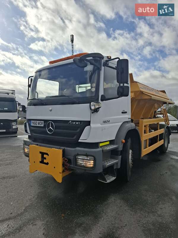 Пескоразбрасывающая машина Mercedes-Benz Axor 2010 в Львове