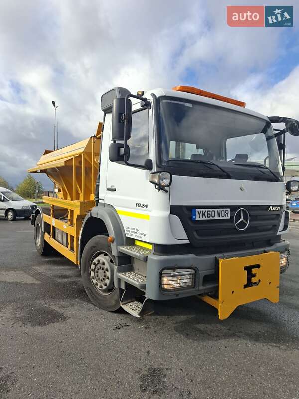 Пескоразбрасывающая машина Mercedes-Benz Axor 2010 в Львове