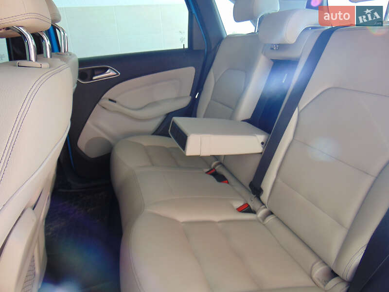 Хэтчбек Mercedes-Benz B-Class 2014 в Новояворовске