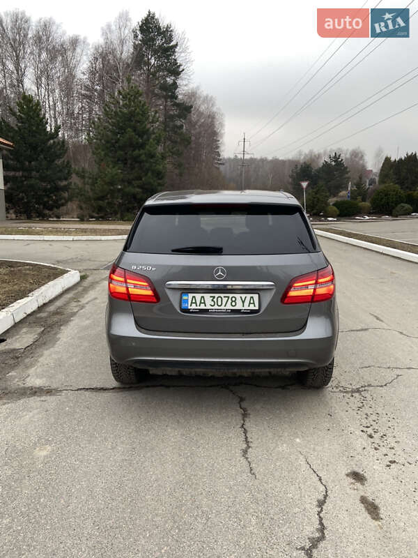 Хэтчбек Mercedes-Benz B-Class 2017 в Киеве