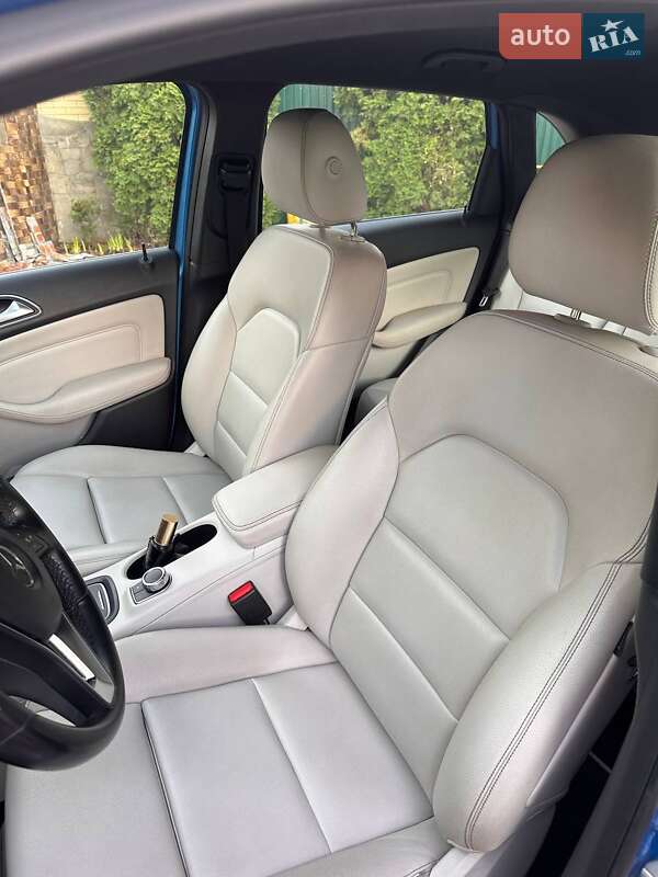 Хэтчбек Mercedes-Benz B-Class 2016 в Киеве