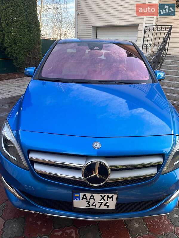 Хэтчбек Mercedes-Benz B-Class 2016 в 