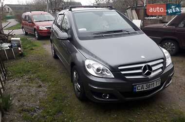 Хэтчбек Mercedes-Benz B-Class 2011 в 