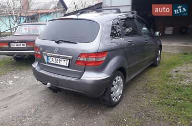 Хэтчбек Mercedes-Benz B-Class 2011 в 