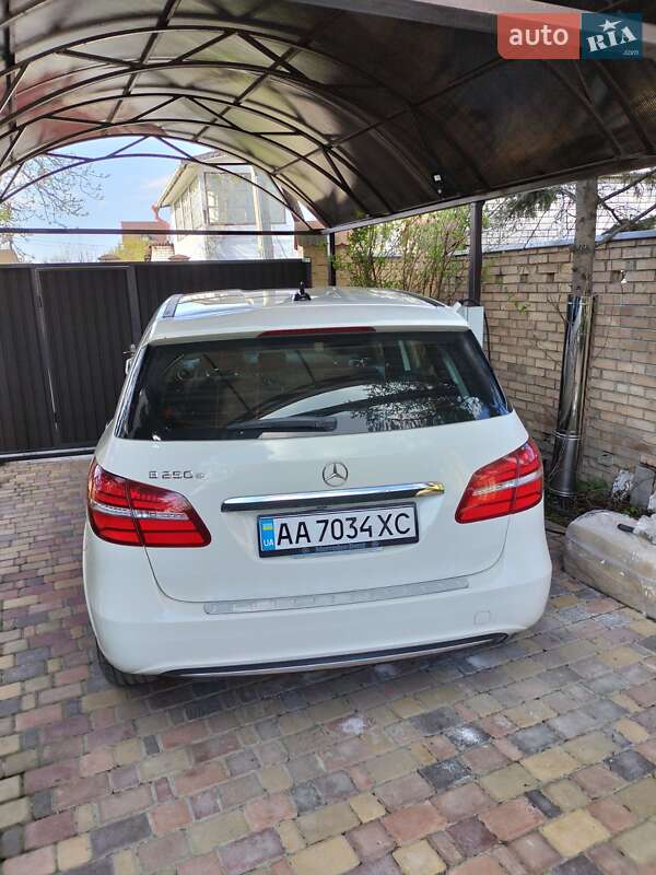 Хэтчбек Mercedes-Benz B-Class 2015 в Киеве