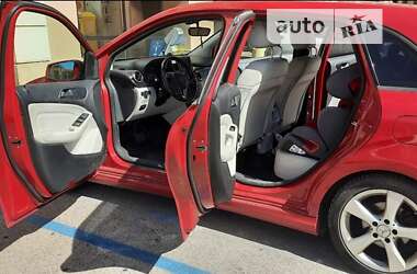 Хэтчбек Mercedes-Benz B-Class 2013 в 