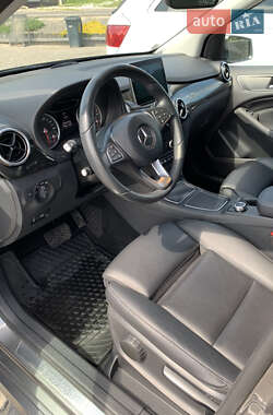 Хэтчбек Mercedes-Benz B-Class 2017 в 