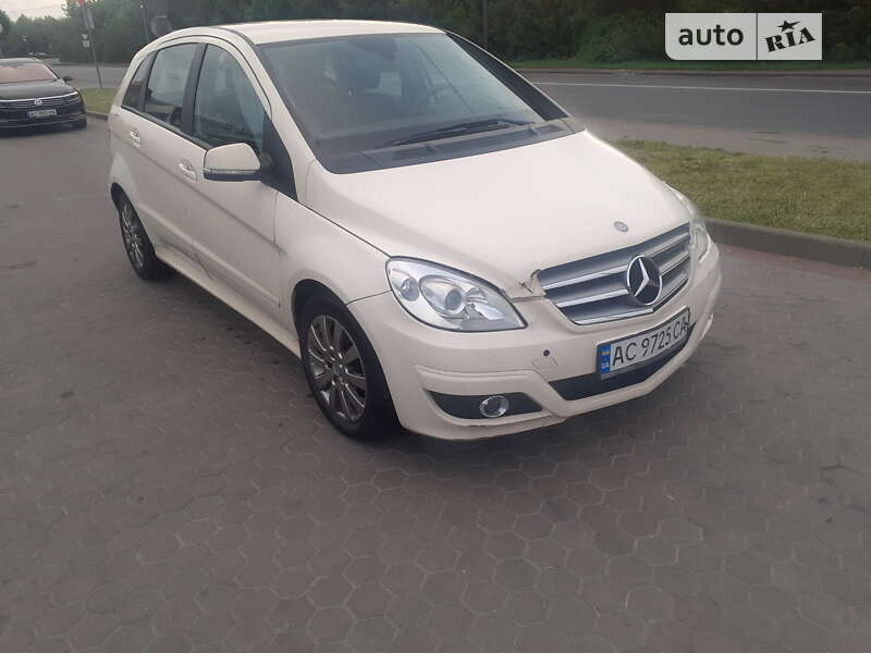 Хетчбек Mercedes-Benz B-Class 2011 в 