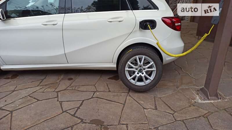 Хетчбек Mercedes-Benz B-Class 2016 в Дніпрі фото 27 Хетчбек Mercedes-Benz B-Class 2016 в Дніпрі