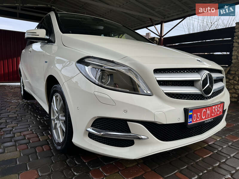 Хэтчбек Mercedes-Benz B-Class 2017 в 