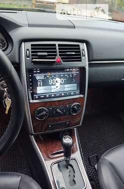 Хэтчбек Mercedes-Benz B-Class 2010 в 