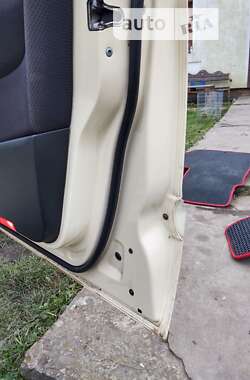 Хэтчбек Mercedes-Benz B-Class 2010 в 