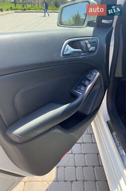 Хэтчбек Mercedes-Benz B-Class 2016 в 