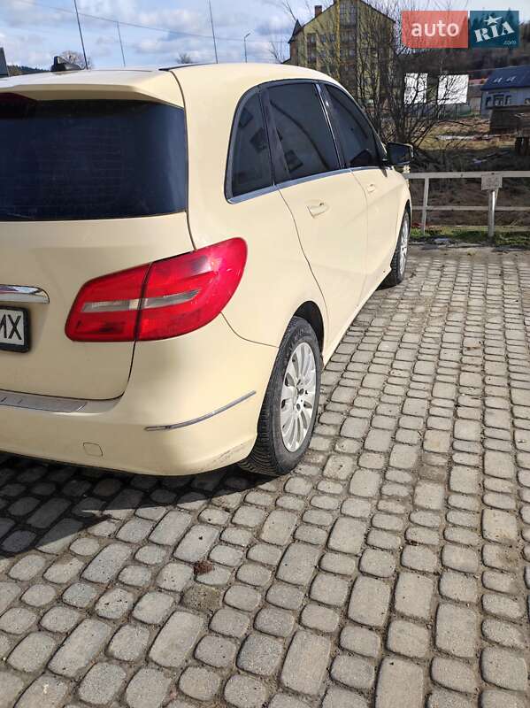 Хэтчбек Mercedes-Benz B-Class 2013 в Сходнице