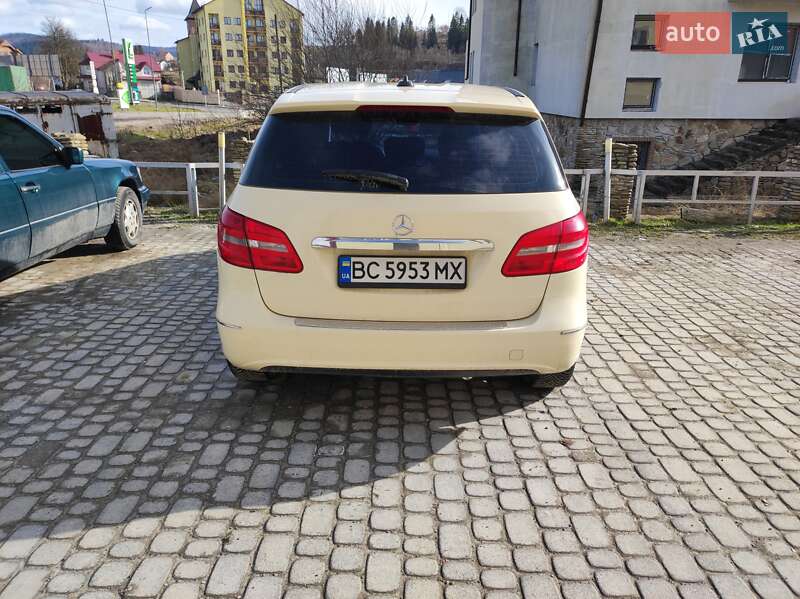 Хэтчбек Mercedes-Benz B-Class 2013 в Сходнице