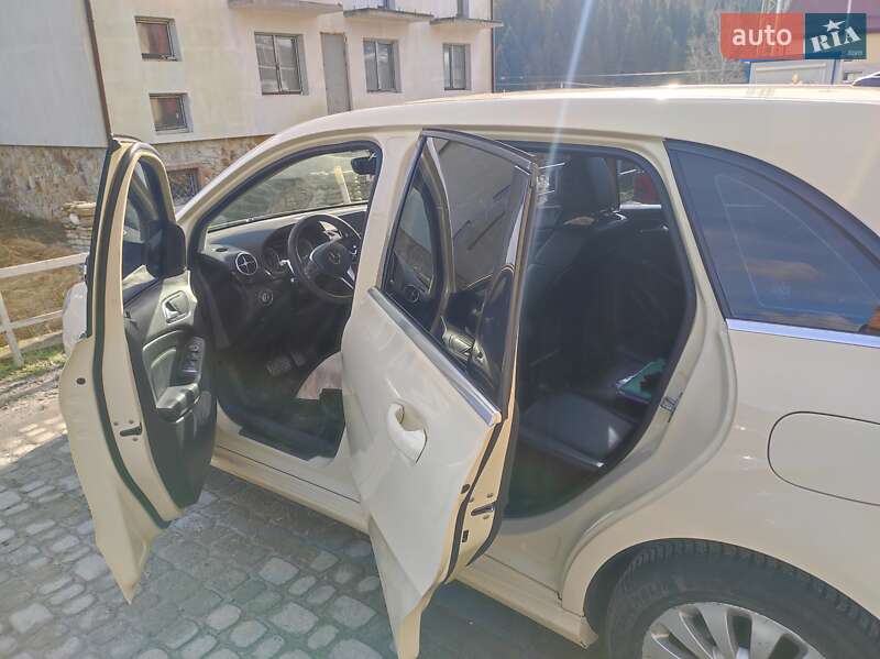 Хэтчбек Mercedes-Benz B-Class 2013 в Сходнице