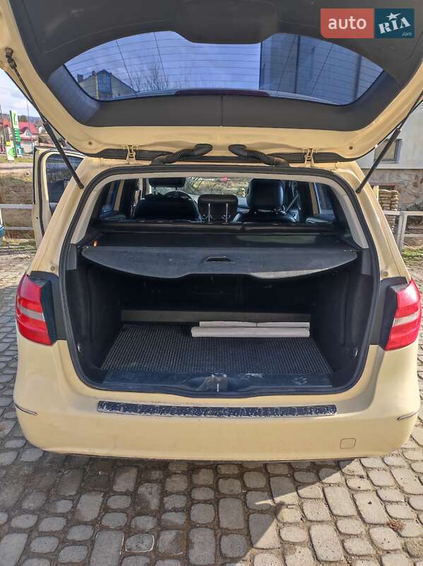 Хэтчбек Mercedes-Benz B-Class 2013 в Сходнице