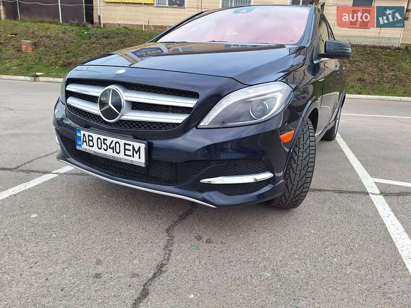 Хэтчбек Mercedes-Benz B-Class 2016 в 