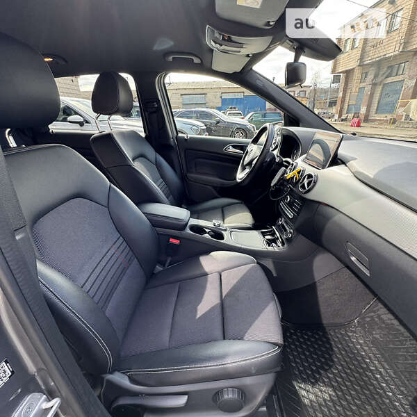 Хэтчбек Mercedes-Benz B-Class 2016 в Киеве фото 31 Хэтчбек Mercedes-Benz B-Class 2016 в Киеве