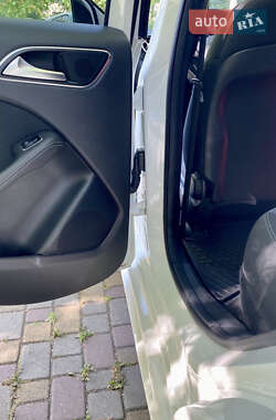 Хэтчбек Mercedes-Benz B-Class 2016 в 