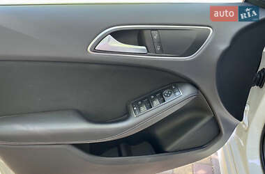 Хэтчбек Mercedes-Benz B-Class 2016 в 