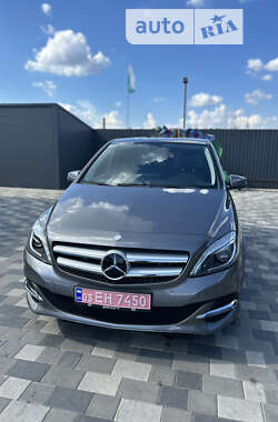 Хэтчбек Mercedes-Benz B-Class 2016 в 