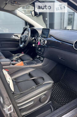 Хэтчбек Mercedes-Benz B-Class 2016 в 