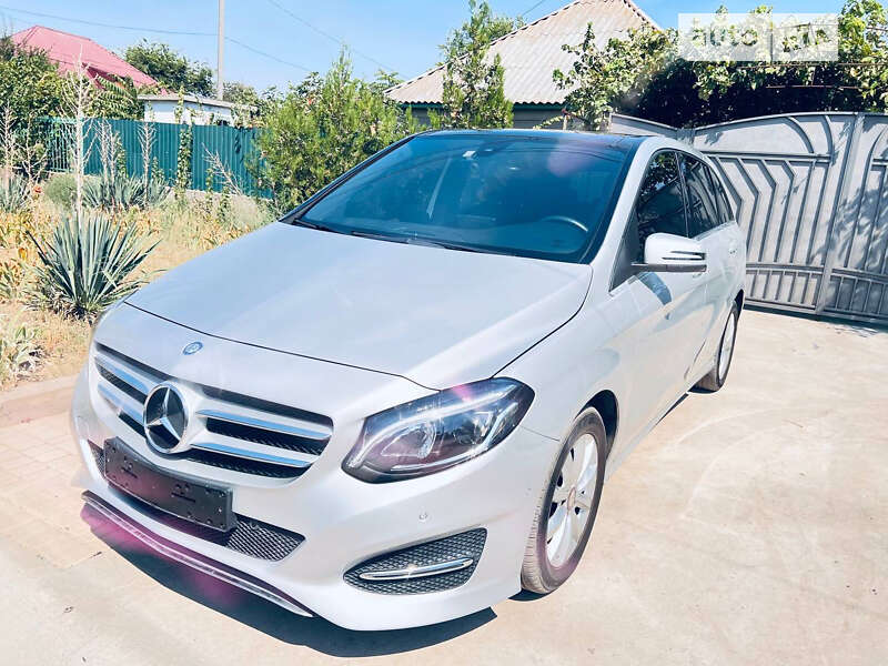 Хэтчбек Mercedes-Benz B-Class 2015 в 