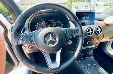 Хэтчбек Mercedes-Benz B-Class 2015 в 