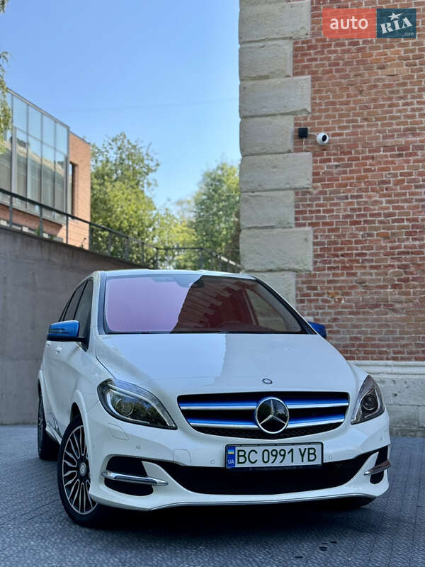 Хэтчбек Mercedes-Benz B-Class 2016 в 