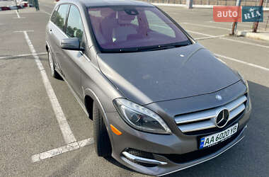 Хэтчбек Mercedes-Benz B-Class 2016 в 