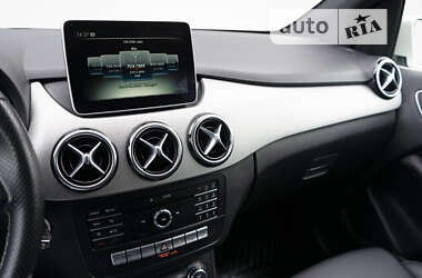 Хэтчбек Mercedes-Benz B-Class 2016 в 