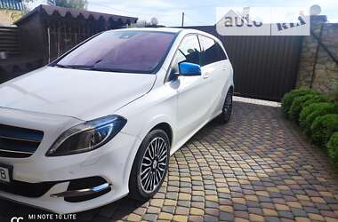 Хэтчбек Mercedes-Benz B-Class 2015 в Стрые