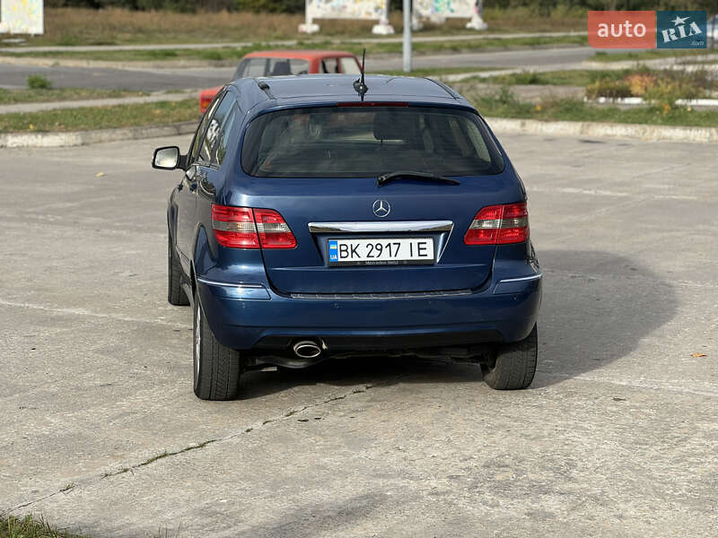 Хэтчбек Mercedes-Benz B-Class 2011 в Вараше