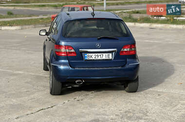 Хэтчбек Mercedes-Benz B-Class 2011 в 