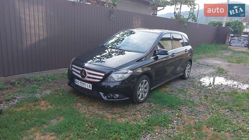 Хетчбек Mercedes-Benz B-Class 2012 в Сваляві