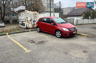 Хэтчбек Mercedes-Benz B-Class 2011 в 