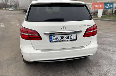 Хэтчбек Mercedes-Benz B-Class 2015 в 