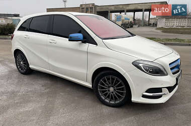 Хэтчбек Mercedes-Benz B-Class 2015 в 