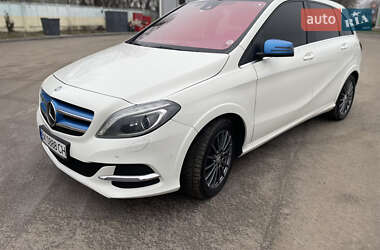 Хэтчбек Mercedes-Benz B-Class 2015 в 