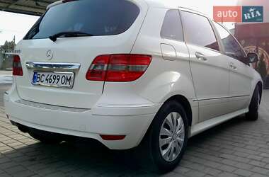 Хэтчбек Mercedes-Benz B-Class 2009 в 
