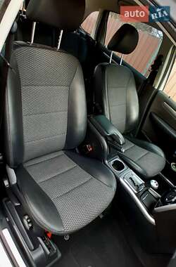 Хэтчбек Mercedes-Benz B-Class 2009 в 