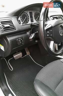 Хэтчбек Mercedes-Benz B-Class 2009 в 