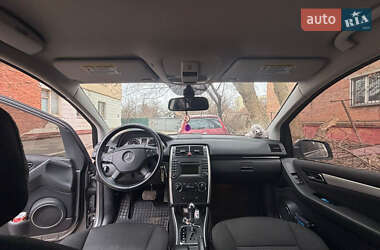 Хэтчбек Mercedes-Benz B-Class 2011 в 