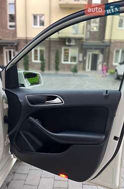 Хэтчбек Mercedes-Benz B-Class 2016 в 
