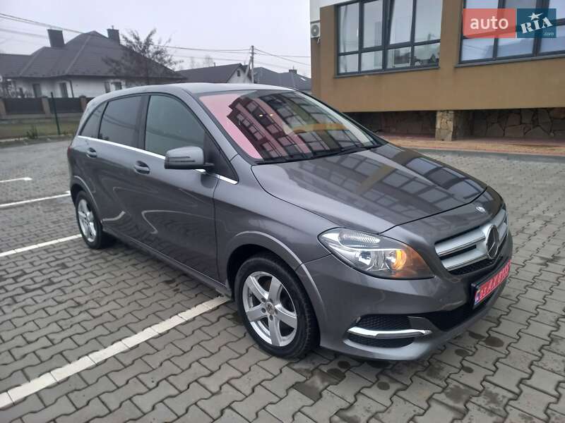 Хэтчбек Mercedes-Benz B-Class 2015 в 