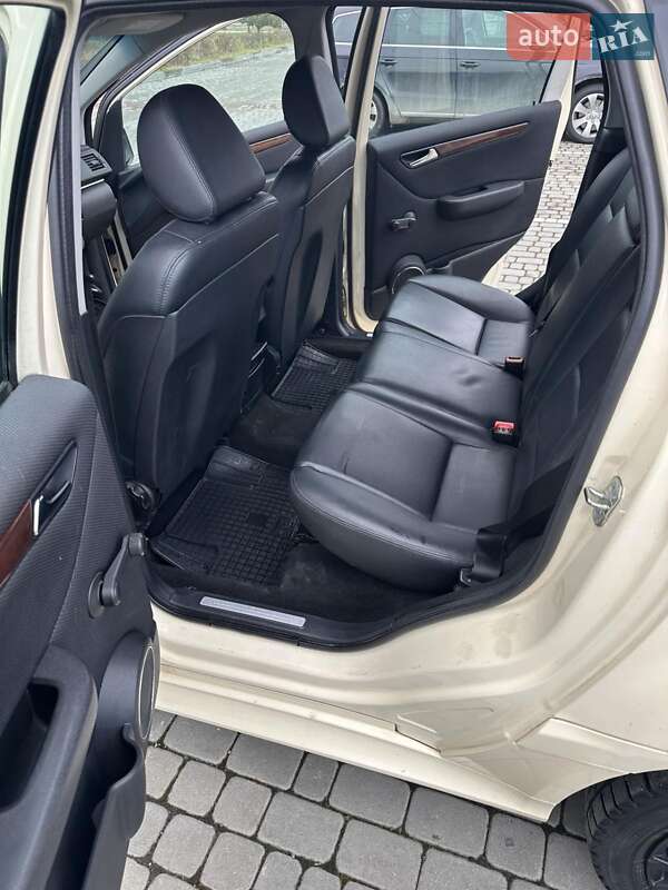 Хэтчбек Mercedes-Benz B-Class 2010 в Ивано-Франковске