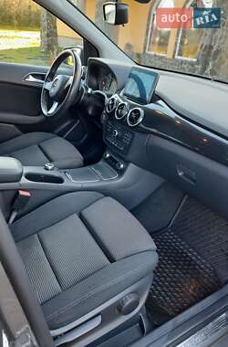 Хэтчбек Mercedes-Benz B-Class 2017 в 